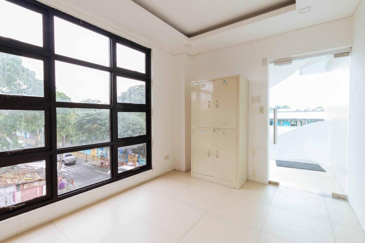 Reddoorz Plus Near Commonwealth Regalado Cidade Quezon Exterior foto